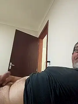 Snapshot of bozocwb chatting on 3, 10, 2025 bozocwb online show from 3, 10, 2025