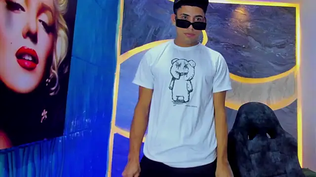 Play boys Hot2 online show from 29, 10, 2025