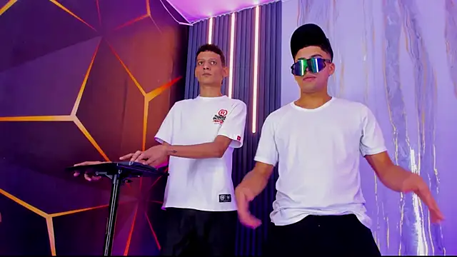 Play boys Hot2 online show from 20, 11, 2025