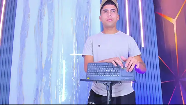 Play boys Hot2 online show from 29, 11, 2025