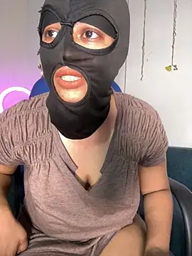 Snapshot of elza_laana chatting on 3, 10, 2025 elza laana online show from 3, 10, 2025