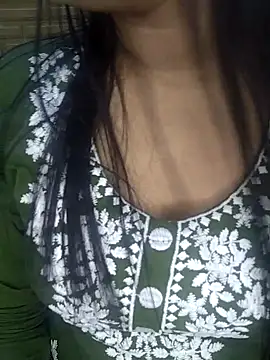 Snapshot of Sexy_kaveri1 chatting on 4, 10, 2025 Sexy kaveri1 online show from 4, 10, 2025