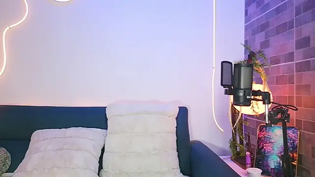 Snapshot of luna_valen chatting on 23, 4, 2026 luna valen online show from 23, 4, 2026