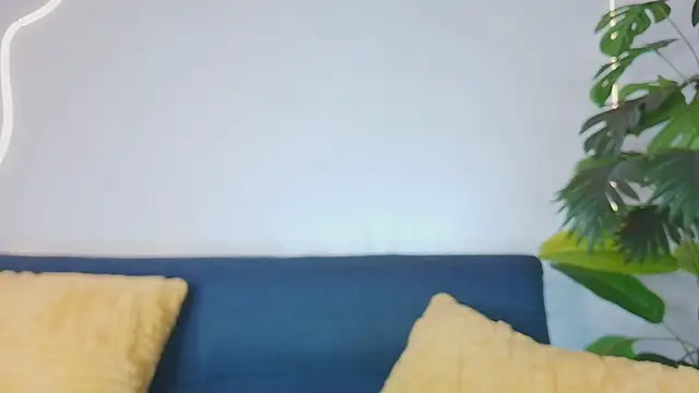 Snapshot of luna_valen chatting on 27, 5, 2026 luna valen online show from 27, 5, 2026
