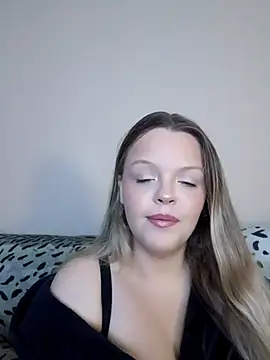 Snapshot of AuroraMaexox chatting on 5, 10, 2025 AuroraMaexox online show from 5, 10, 2025