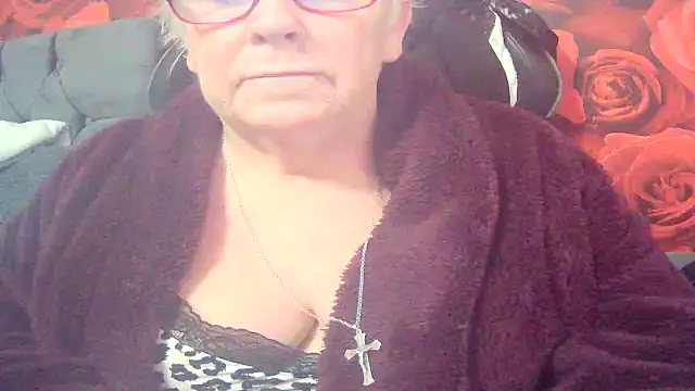 Playful MILF Demi online show from 15, 3, 2026