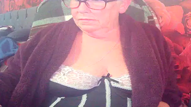 Snapshot of Playful_MILF_Demi chatting on 15, 6, 2026 Playful MILF Demi online show from 15, 6, 2026