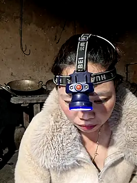 Snapshot of miomio-12 chatting on 9, 5, 2026 miomio-12 online show from 9, 5, 2026
