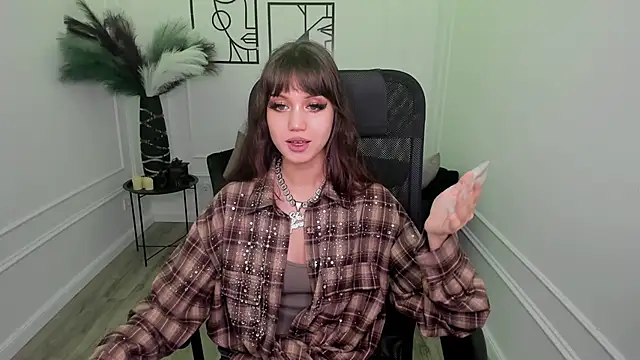 TiffanyYounge online show from 29, 11, 2025