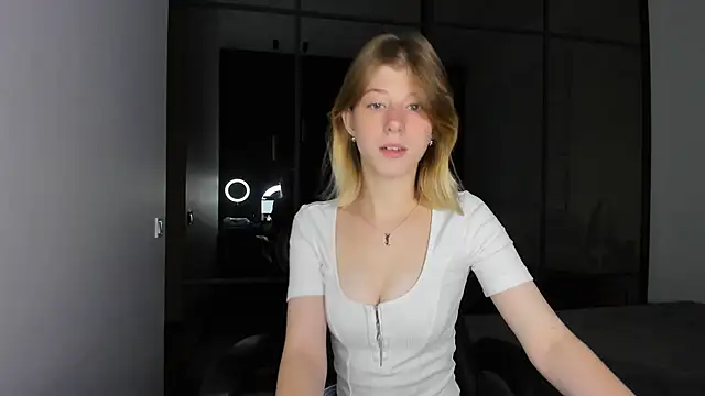 Snapshot of Bellacams chatting on 5, 10, 2025 Bellacams online show from 5, 10, 2025