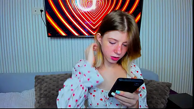 Snapshot of Bellacams chatting on 8, 10, 2025 Bellacams online show from 8, 10, 2025