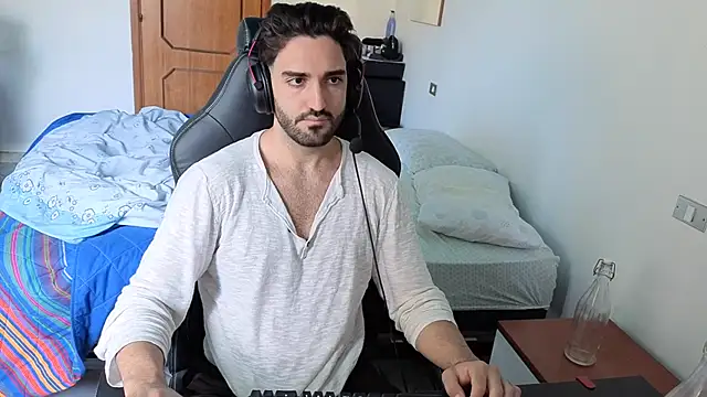 Al3xox02 online show from 10, 4, 2026