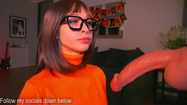 karolineneuer  online show from 27, 10, 2025