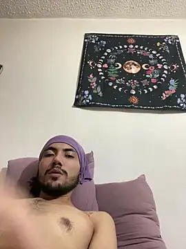 Snapshot of cutehippieboi chatting on 8, 10, 2025 cutehippieboi online show from 8, 10, 2025