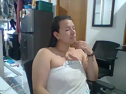 Snapshot of sherezadeangels chatting on 15, 10, 2025 sherezadeangels online show from 15, 10, 2025