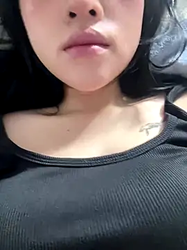 Snapshot of Titlelove chatting on 17, 11, 2025 Titlelove online show from 17, 11, 2025