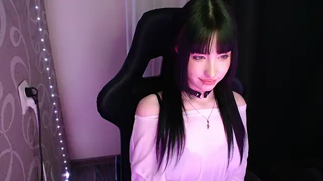 NaemiiBlush online show from 17, 12, 2025