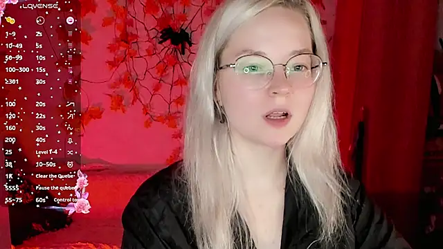 Snapshot of HoneyDazzle chatting on 5, 11, 2025 HoneyDazzle online show from 5, 11, 2025