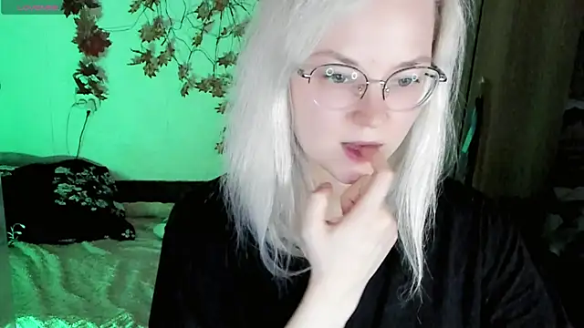 Snapshot of HoneyDazzle chatting on 7, 11, 2025 HoneyDazzle online show from 7, 11, 2025