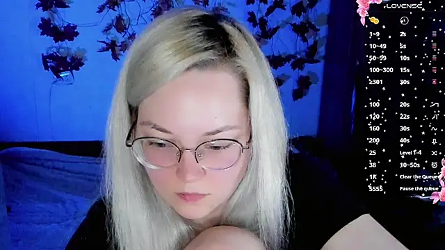 Snapshot of HoneyDazzle chatting on 9, 11, 2025 HoneyDazzle online show from 9, 11, 2025