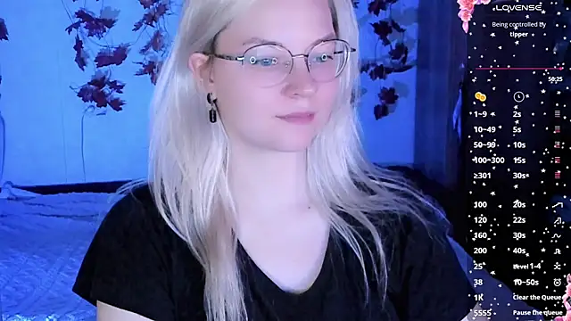 Snapshot of HoneyDazzle chatting on 16, 11, 2025 HoneyDazzle online show from 16, 11, 2025