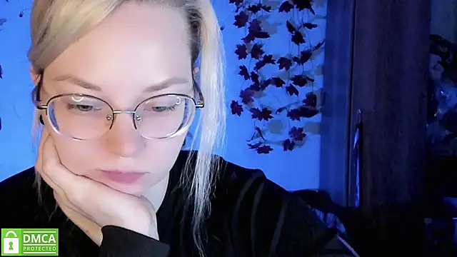 Snapshot of HoneyDazzle chatting on 23, 11, 2025 HoneyDazzle online show from 23, 11, 2025