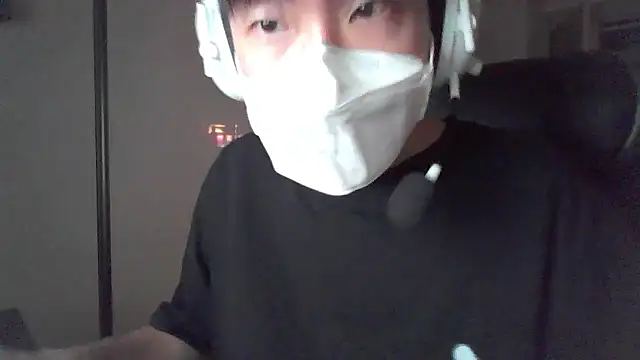 Snapshot of liong02 chatting on 5, 10, 2025 liong02 online show from 5, 10, 2025
