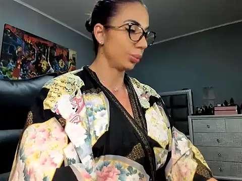 Alesyamuscledollxh online show from 28, 11, 2025