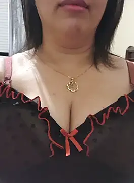 Snapshot of lina_ae chatting on 6, 10, 2025 lina ae online show from 6, 10, 2025