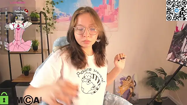 Nuura Moore online show from 30, 10, 2025