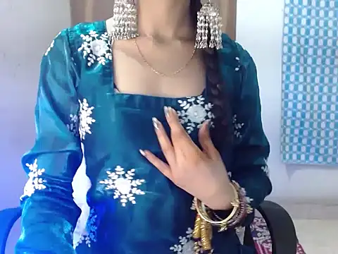 Snapshot of Roiseeee chatting on 19, 2, 2026 Roiseeee online show from 19, 2, 2026