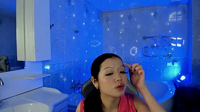 Snapshot of luvemily chatting on 8, 10, 2025 luvemily online show from 8, 10, 2025