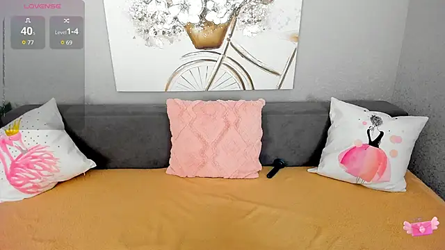 Evarey  online show from 5, 12, 2025