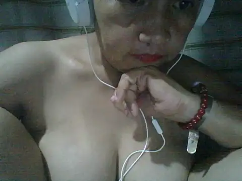 xxxsuckyourdick4u online show from 13, 4, 2026