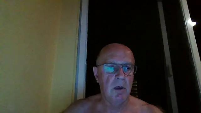 Snapshot of rudy-kralik chatting on 21, 12, 2025 rudy-kralik online show from 21, 12, 2025