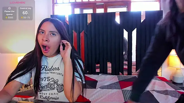 Sofy and Mia online show from 5, 11, 2025