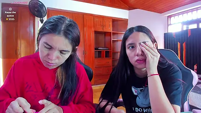 Sofy and Mia online show from 7, 1, 2026