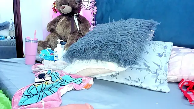 Emma Saylor online show from 15, 2, 2026