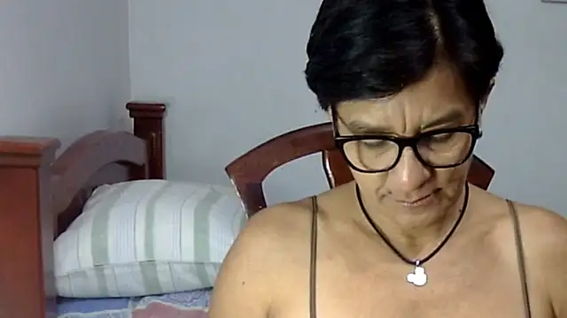 Snapshot of LunaLUVX chatting on 19, 10, 2025 LunaLUVX online show from 19, 10, 2025