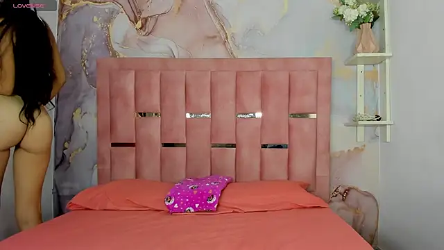 Isis Blaze online show from 12, 11, 2025