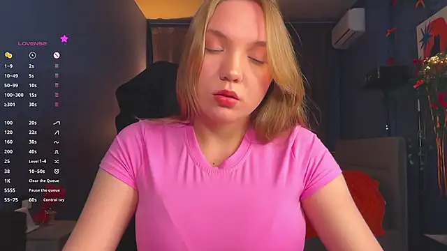 Snapshot of RebeccaEglitis chatting on 27, 4, 2026 RebeccaEglitis online show from 27, 4, 2026