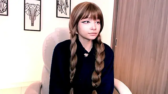 Snapshot of EmuOtori chatting on 11, 10, 2025 EmuOtori online show from 11, 10, 2025