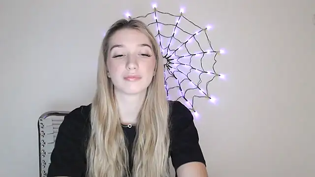 Lucyreeel  online show from 30, 10, 2025