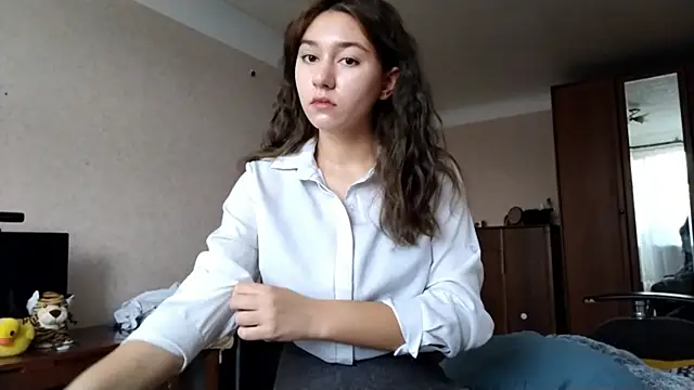 Snapshot of MiaLovelyOne chatting on 7, 10, 2025 MiaLovelyOne online show from 7, 10, 2025