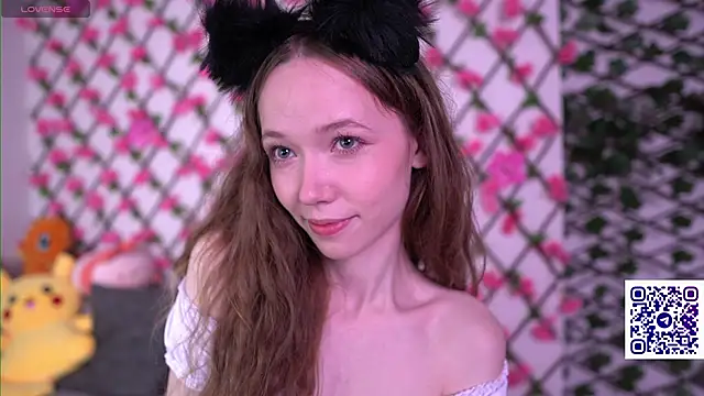 Snapshot of Petite_Polly chatting on 8, 10, 2025 Petite Polly online show from 8, 10, 2025