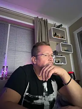 Snapshot of mx6mod chatting on 10, 10, 2025 mx6mod online show from 10, 10, 2025