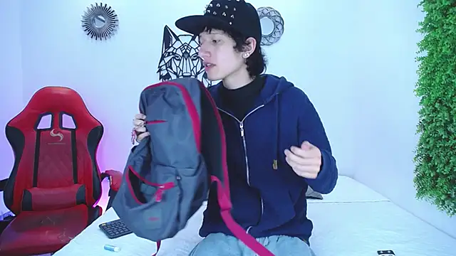 Emo Boy  online show from 12, 11, 2025