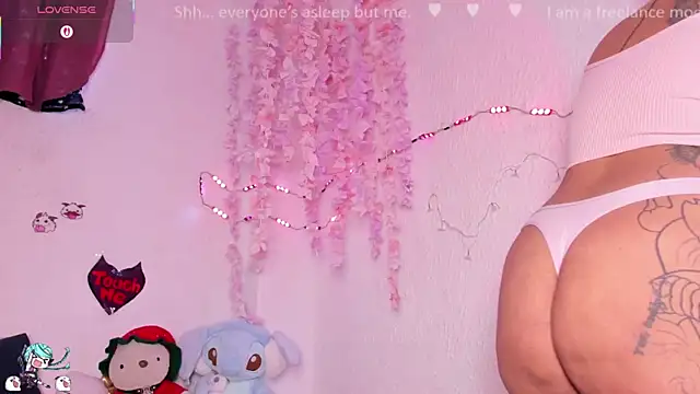 Emilycollei online show from 2, 11, 2025