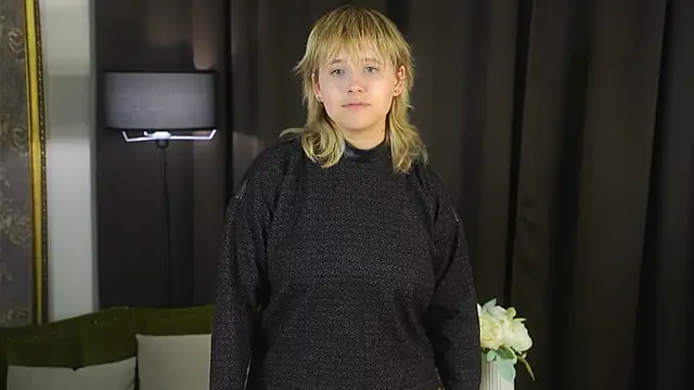 Snapshot of NikiHiley chatting on 8, 10, 2025 NikiHiley online show from 8, 10, 2025