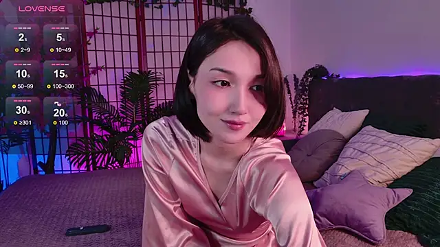 Snapshot of GentleMusee chatting on 17, 11, 2025 GentleMusee online show from 17, 11, 2025